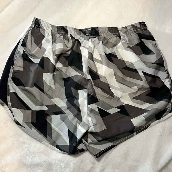 Nike Women’s Track Shorts - Picture 4 of 5